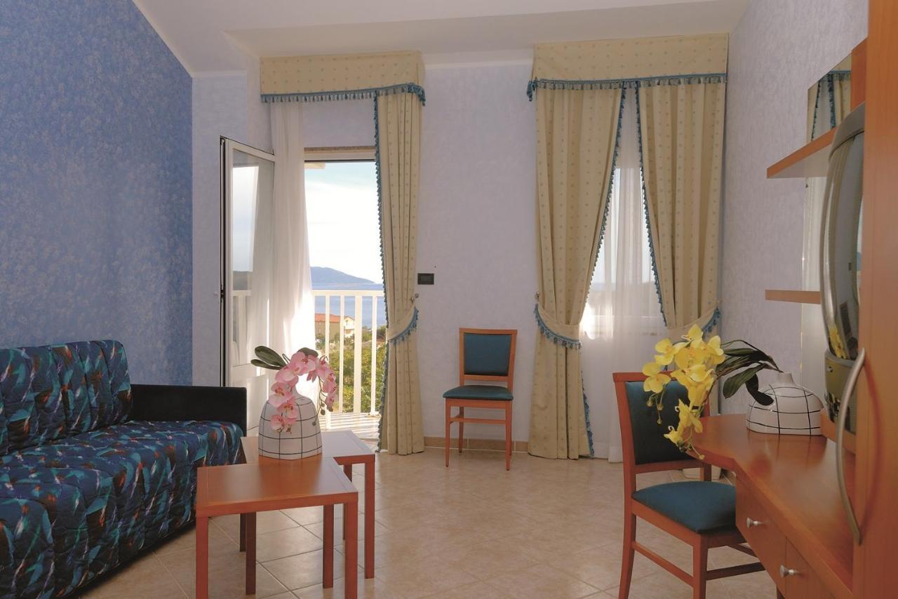 Hotel Zlatni Lav Martinšćica Extérieur photo