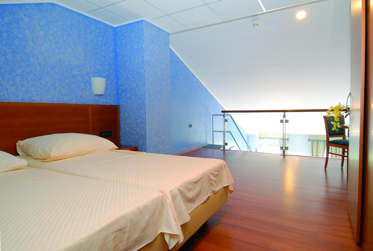 Hotel Zlatni Lav Martinšćica Extérieur photo