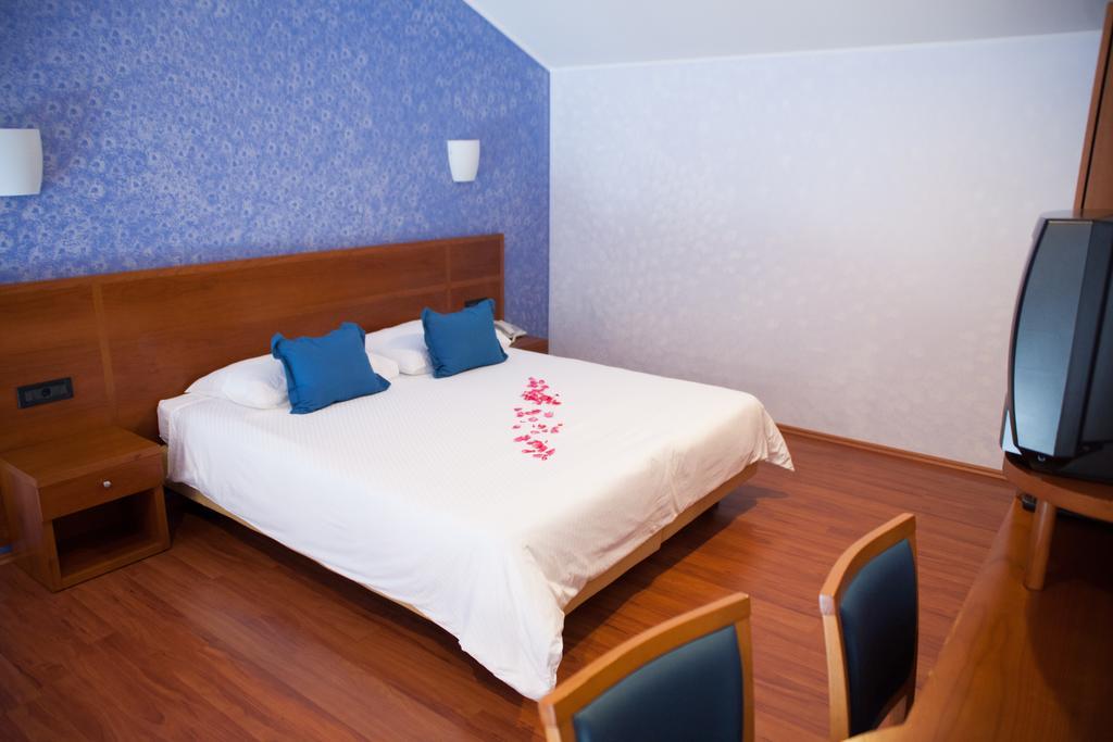 Hotel Zlatni Lav Martinšćica Extérieur photo