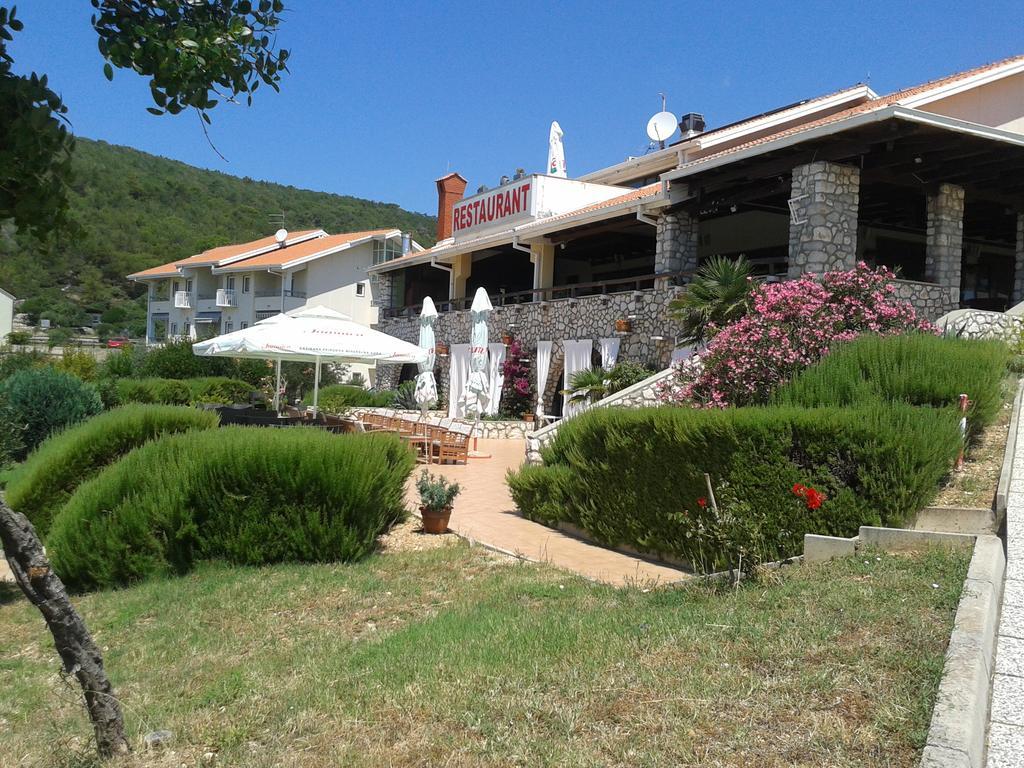 Hotel Zlatni Lav Martinšćica Extérieur photo