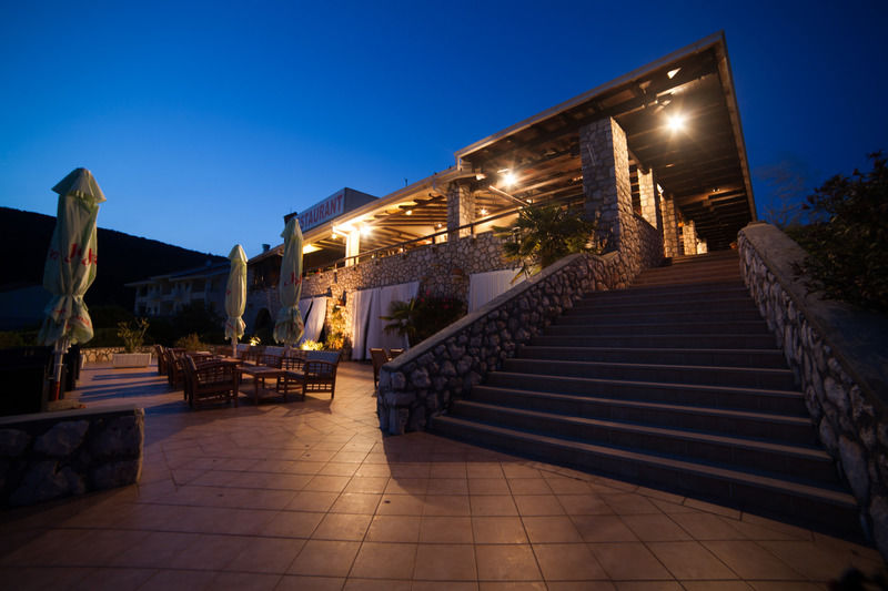 Hotel Zlatni Lav Martinšćica Extérieur photo